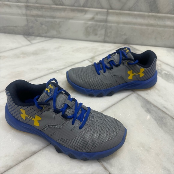 Size 4 Youth Under Armour Primed 2 Sneakers - Picture 1 of 11